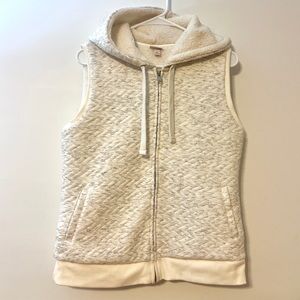 Merona Quilted Sherpa zip up vest. Medium.